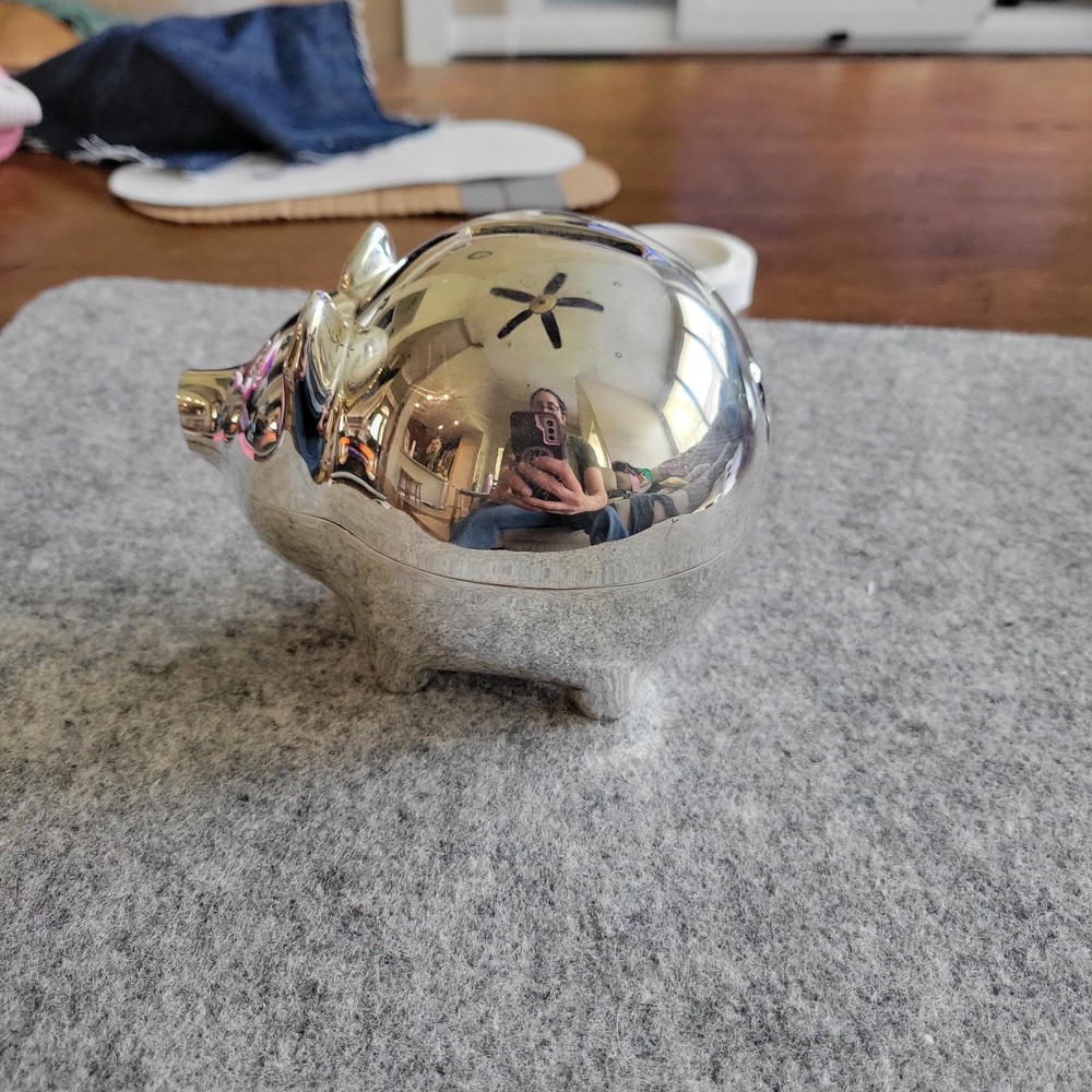 pre-loved small metal piggy bank with stopper excellent condition - Picture 4 of 16